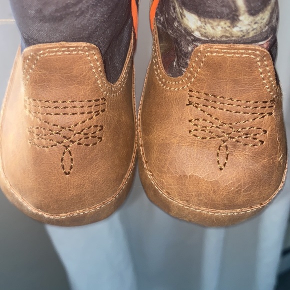 Like new baby camo cowboy boots! Worn once! - Picture 12 of 13